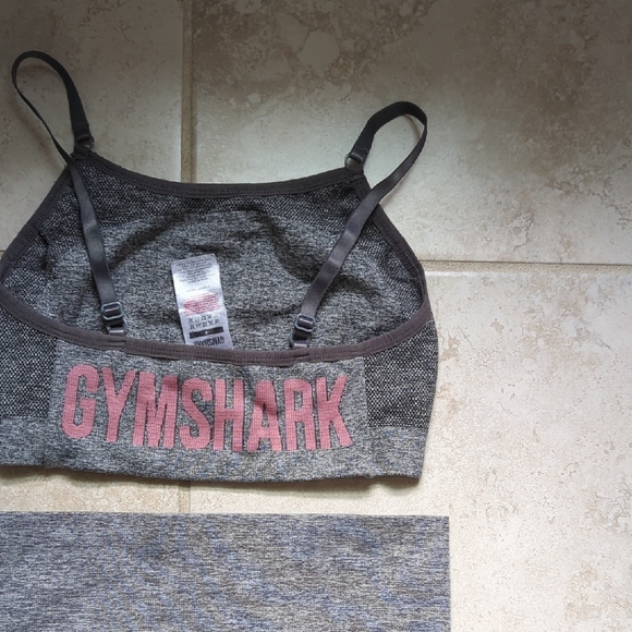 Gymshark Gray and Pink Activewear - Picture 7 of 8